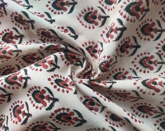 Katoenen stof met Rajasthani handbedrukte print, op maat gesneden, zware Indiase bloemenstof voor gordijnen, banken en kussens.