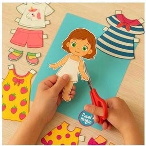 Alice und ihr Koffer - Druckbares Spiel zum Ausschneiden und Anziehen der Puppe