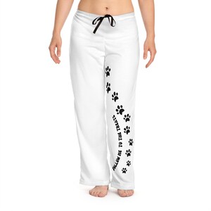 Gemütliche Damen Pyjama Hose mit Pfotenabdruck Design, Tier Liebhaber Geschenk, Lustige Nachtwäsche, Entspannende Lounge Hose, niedliches Hund Mama Geschenk