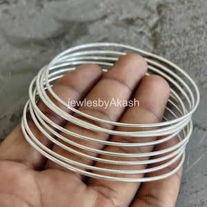 Wunderschönes Armreifen Set aus Silber! Handgefertigtes 925 Sterling Silber Armreifen Set! 7 Tage Armreif! Schlichtes Set Armreif! 7 gedrehte Armreifen! Stapeln Armreifen.