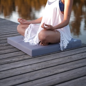 Meditation Mat / Memory Foam Floor Cushion – Cotton Support for Posture & Mindful Sitting