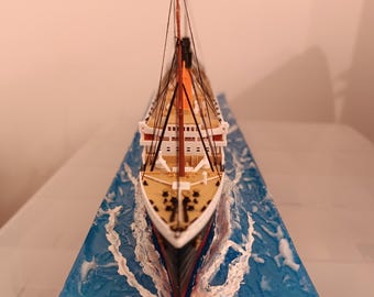 Handgemachtes Titanic Resin Diorama: Historische Titanic Segelszene