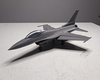 3D Gedrucktes F-16 Kampfflugzeug Modell (Maßstab 1:48)
