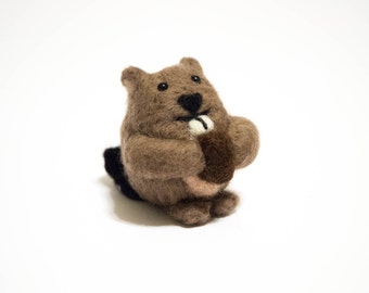 Needle Felted Beaver Figurine – Wool Animal Sculpture