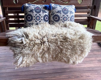 Alfombra de fieltro de lana hecha a mano o cama para mascotas, piel de oveja natural, vellón de oveja, campana