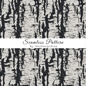 Op de afbeelding: Een naadloos patroon met een contrastrijk zwart en lichtgrijs ontwerp dat de textuur van boomschors nabootst. Een horizontale witte band in het midden toont de zwarte tekst Seamless Pattern By MouDesignShop in een cursief lettertype.