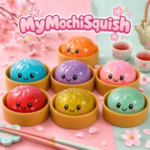 Könnte beinhalten: Eine Sammlung von sechs bunten, glitzernden, runden Mochi-Squishy-Spielzeugen mit lächelnden Gesichtern, die jeweils in einem kleinen gelben Bambus-Dämpferkorb liegen. Der Text 'MyMochiSquish' steht darüber, umgeben von Kirschblüten.
