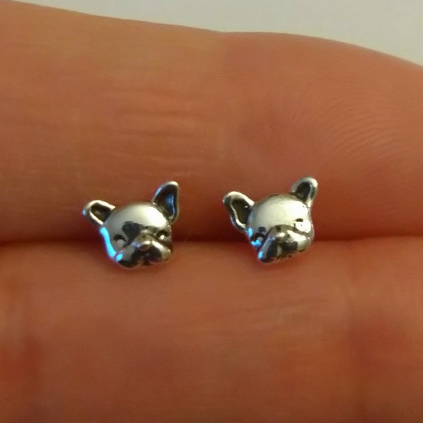 Boucles d'oreilles en argent sterling pour chien, bouledogue français, clous d'oreilles, bijoux faits main, cadeau d'anniversaire, cadeau pour elle, cadeau de demoiselle d'honneur, cadeau de Noël