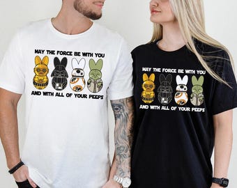 Que la Fuerza te acompañe a ti y a tus amigos. Camiseta de Pascua de Star Wars. Conejito, Darth Vader, Yoda, BB-8, C3PO. Divertida camiseta de regalo familiar de Pascua.