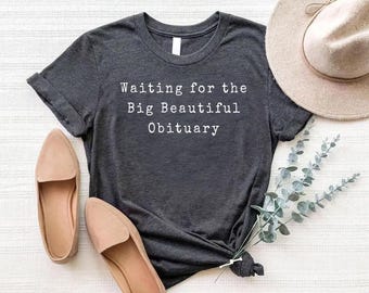 En attendant la grande belle chemise nécrologique, t-shirt avec paroles de musique personnalisé, esthétique rock indépendant, police de caractères personnalisée pour machine à écrire, haut tendance alternatif