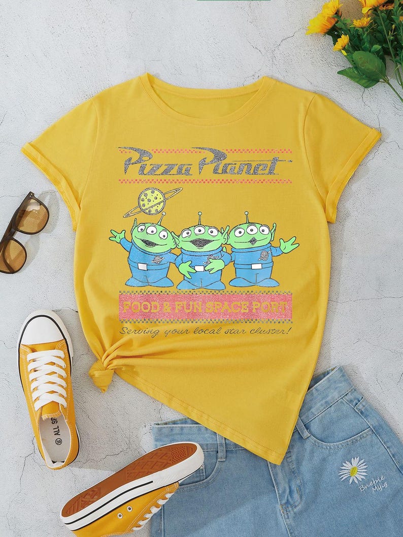 Puede incluir: Un letrero de madera r&uacute;stica con el texto "Welcome to our home" en letras blancas. El letrero presenta un acabado envejecido y un dise&ntilde;o sencillo y acogedor, perfecto para un porche o entrada.