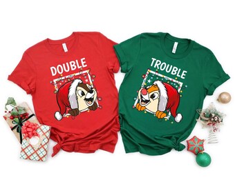 Camiseta navideña de Doble Problema, camiseta navideña de Chip y Dale, camisetas navideñas a juego de Disney, camiseta para parejas con gorro de Papá Noel y ardillas.