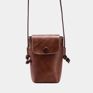 Pochette en cuir véritable, pochette pour téléphone en bandoulière en cuir, sac à bandoulière minimaliste à bandoulière réglable, petit sac unisexe pour un usage quotidien
