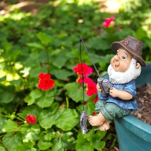 Mini Gnome Garden Statue | Funny Resin Fisherman Gnome for Lawn, Outdoor Pond, Wall Edge | Small Cute Gnome Gift Home Decor