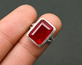 Anillo de cristal rojo talla esmeralda – Joyería de cóctel hecha a mano en plata de ley