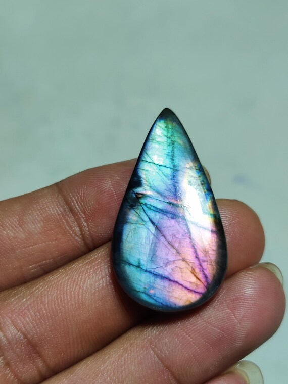 レインボーラブラドライトペアー宝石：手磨きの華やかな石（36x19x6 mm