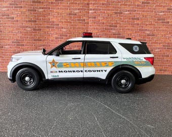 Modellino Scala 1:24 Ford Explorer 2022 SUV Polizia NJSP Grigio Ghost, MOTORMAX, Diecast