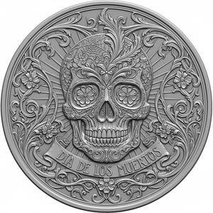 Può includere: Una moneta color argento con un teschio di zucchero dettagliato, simbolo del Día de los Muertos. Il teschio è decorato con motivi floreali e una ragnatela, con la scritta "Día de los Muertos" su uno stendardo. La moneta è circondata da volute floreali ornate.