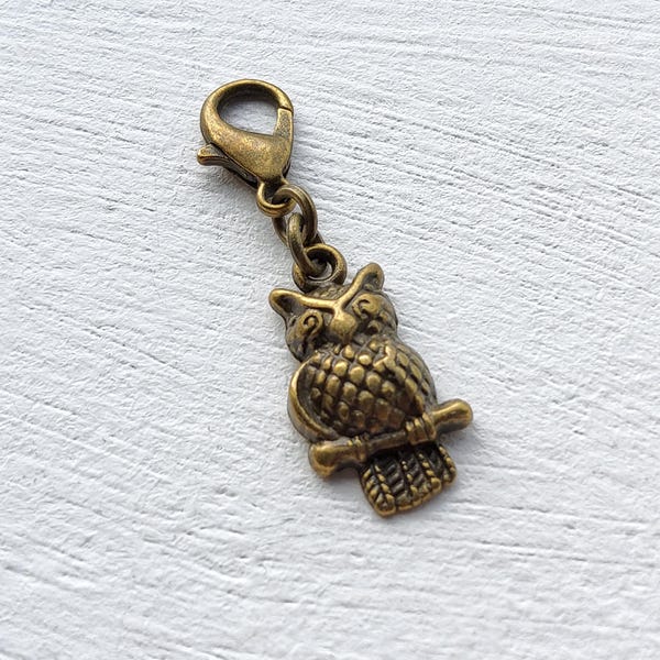 Antique Bronze Owl Clip on Charm with Lobster Clasp, Stitchmarker, Zipper, Planner Charm