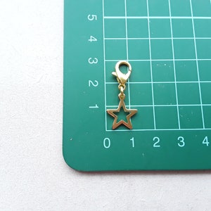 Gold Star Clip on Charm with Lobster Clasp, Stitchmarker, Zipper, Planner Charm 画像 3