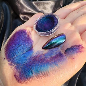 Multichrome Chameleon Nail Powder: Color Shift Pigment for Nail Art