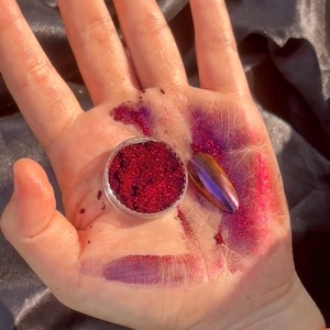 Color-Shifting Chameleon Nail Powder: Iridescent Multichrome Pigment