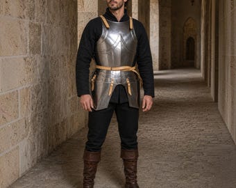 Armadura medieval de caballero con coraza de acero, peto y espaldar pulidos, disfraz de LARP renacentista para cosplay, armadura corporal hecha a mano.