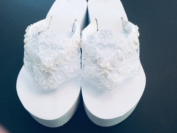 moeilijk tevreden te krijgen Luchtvaartmaatschappijen beneden Kant witte bruids slippers. Platform bruiloft slippers. Bling - Etsy België