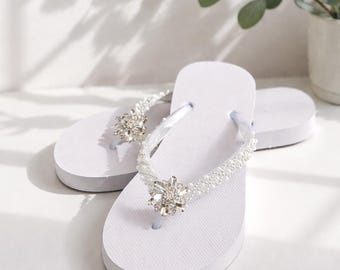 Rhinestone Bridal Flip Flops. Bridesmaids Wedding Shoes. White Wedding Sandals. Low Heel Bride Shoes. Bridal Flats . Beach Wedding.