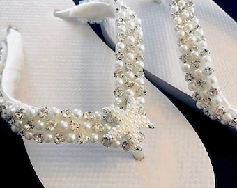 Braut-Flip-Flops mit Seesternmuster: Perlen- und Strassbesetzte Hochzeitsschuhe