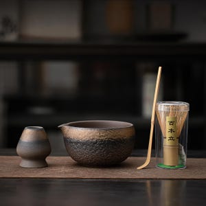 手作り陶器製抹茶碗セット：竹製茶筅、茶筅立て