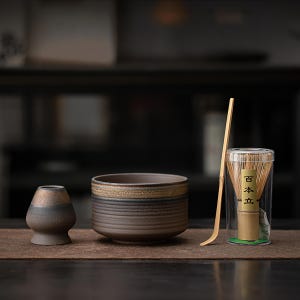 手作り陶器製抹茶碗セット：竹製茶筅、茶筅立て