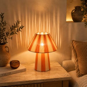 Handgeweven raffia tafellamp | Marokkaanse boho natuurlijke verlichting | Gestreepte geweven bedlamp, housewarmingcadeau