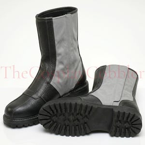Custom black leather Mandalorian cosplay boots handmade for Halloween costumes, Comic Con, LARP events, and sci-fi convention cosplay. Rugged armored bounty hunter silhouette built to your exact measurements — foot length, width, instep and heel circumference. All sizes available including wide and extra-large. Crafted by expert artisans. Free worldwide tariff-free shipping.