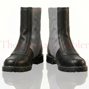 Custom black leather Mandalorian cosplay boots handmade for Halloween costumes, Comic Con, LARP events, and sci-fi convention cosplay. Rugged armored bounty hunter silhouette built to your exact measurements — foot length, width, instep and heel circumference. All sizes available including wide and extra-large. Crafted by expert artisans. Free worldwide tariff-free shipping.