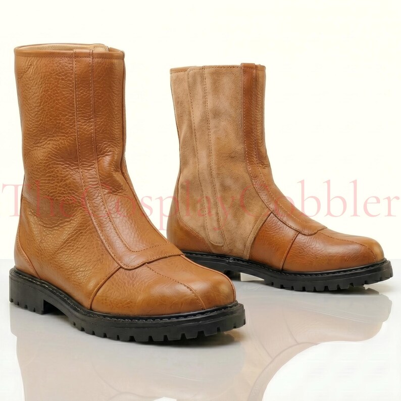 Custom Brown leather Mandalorian cosplay boots handmade for Halloween costumes, Comic Con, LARP events, and sci-fi convention cosplay. Rugged armored bounty hunter silhouette built to your exact measurements — foot length, width, instep and heel circumference. All sizes available including wide and extra-large. Crafted by expert artisans. Free worldwide tariff-free shipping.
