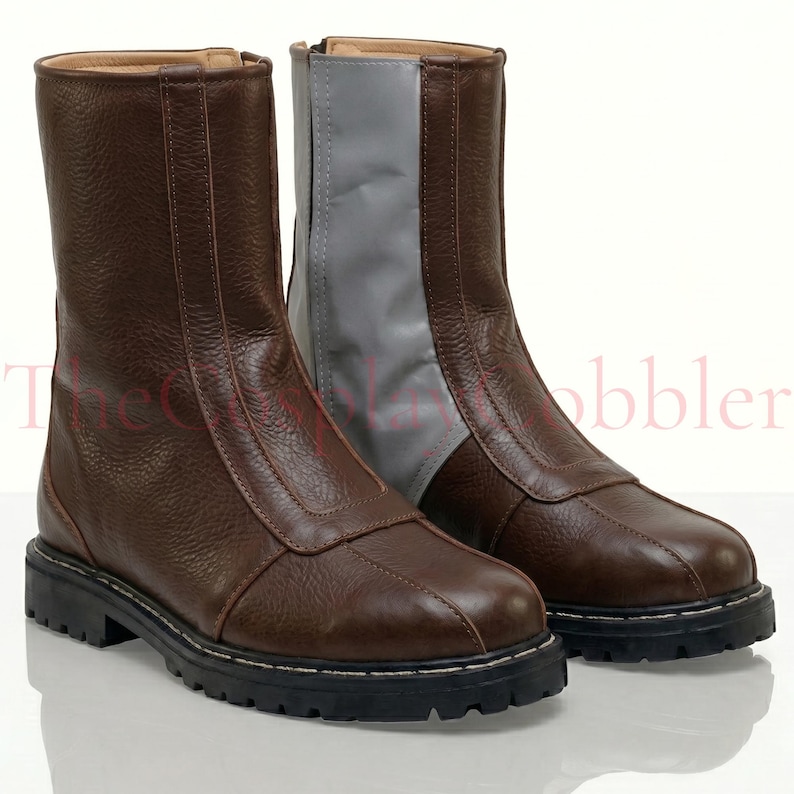 Custom brown leather Mandalorian cosplay boots handmade for Halloween costumes, Comic Con, LARP events, and sci-fi convention cosplay. Rugged armored bounty hunter silhouette built to your exact measurements — foot length, width, instep and heel circumference. All sizes available including wide and extra-large. Crafted by expert artisans. Free worldwide tariff-free shipping.
