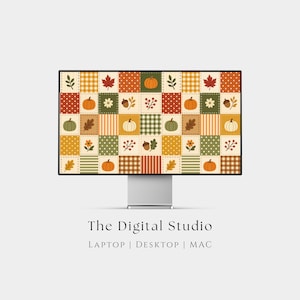 Könnte beinhalten: Ein Computermonitor zeigt ein digitales Hintergrundbild mit einem herbstlichen Patchwork-Muster aus Kürbissen, Eicheln, Blättern und Blumen in Orange-, Grün- und Brauntönen. Der Text darunter lautet The Digital Studio LAPTOP | DESKTOP | MAC.