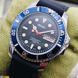 Montre automatique vintage Seiko 5 : cadran noir, date-date, remise à neuf dans les années 1990