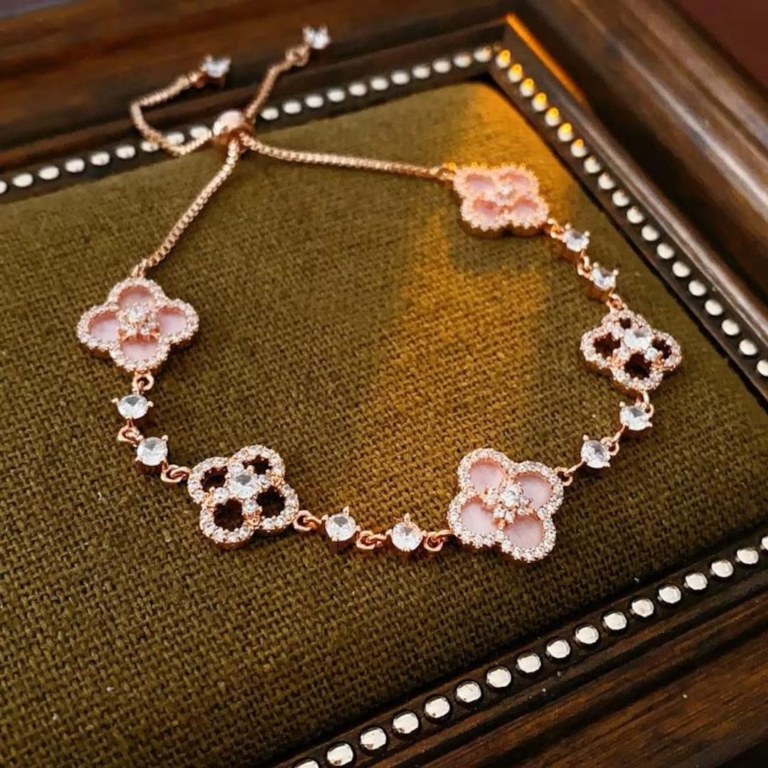 Sakura Cleef Bracelet - Etsy