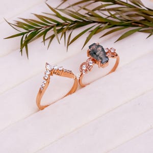 Moss Agate Engagement Ring Set – Hexagon Green Gemstone Ring with Chevron Band | Rose Gold Boho Bridal Wedding Jewelry, Best Gift For Her