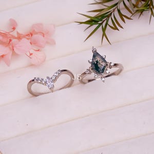 Trillion Moss Agate Ring,Triangle Cut Moss Agate Engagement Ring, Sterling Silver Promise Ring, Unique Nature-Inspired Jewelry, Gift For Her