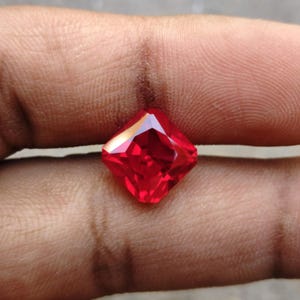 Rubino rosso sangue Asschar del Mozambico, taglio radiante, 10 x 10 mm, pietra preziosa sciolta, 7,50 carati.
