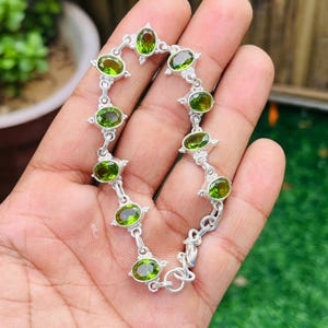 Pulsera de eslabones de peridoto en plata de ley: piedra de nacimiento de agosto, joyería bohemia