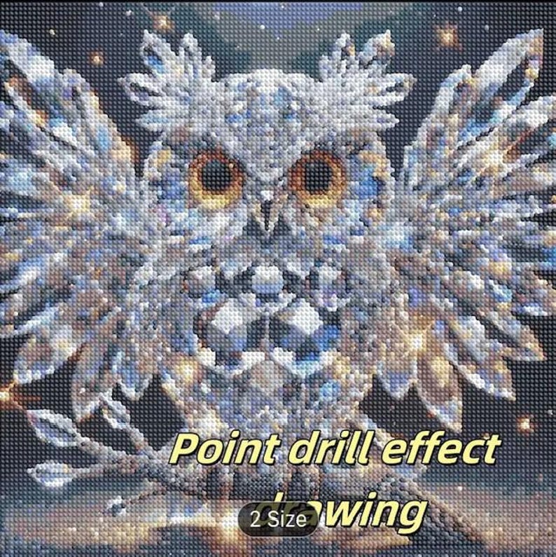 K&ouml;nnte beinhalten: Ein Diamantgem&auml;lde einer Eule mit ausgebreiteten Fl&uuml;geln vor einem Sternenhimmel. Die Eule ist in Wei&szlig;-, Blau- und Goldt&ouml;nen gehalten, mit detaillierten Augen. Der Text "Point drill effect" und "2 Size wing" sind sichtbar.