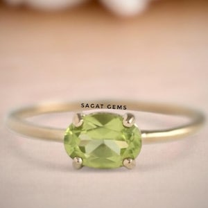 14k Gelbgold Antike Peridot Minimalist Verlobungsring, Zarte & kleine Peridot Versprechen Ring für Sie, Jubiläumsgeschenk Ring für Frau