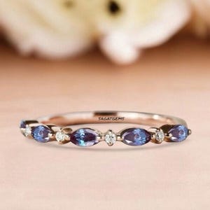 Unieke halve eeuwigheid marquise Alexandrite trouwring roségouden rechte moissaniet trouwring belofte aangepaste stapelring voor vrouwen