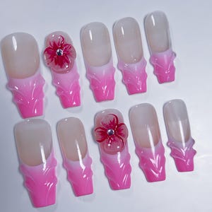 Unghie finte rosa sfumate / nail art floreale 3D / unghie kawaii / unghie testurizzate scolpite / unghie finte lunghe / manicure femminile Y2K
