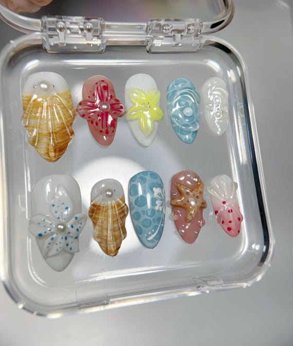 Unhas de Destaque para o Carnaval: O Poder dos Óleos Essenciais na Rotina de Cuidados