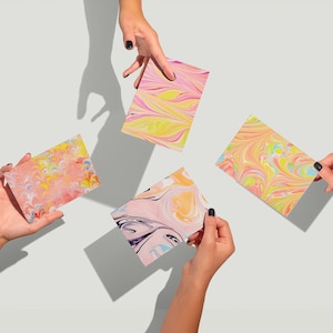 Conjunto de cartões de notas de marmoreio vibrante de 24 pacotes - 4 designs pastel divertidos, coleção de artigos de papelaria de verão